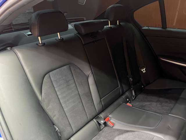 ＢＭＷ ＢＭＷ ３２０ｉ Mスポーツ 千葉県 2019(令1)年 4.3万km 青Ｍ ＡＣＣ　/オプション１９インチＡＷ　/半革シート　/ナビ　/Ｂｌｕｅｔｏｏｔｈ接続　/３６０°電動シート　/シートＨ　/電動トランク　/ＬＥＤヘッドライト　/オートハイビーム　/衝突軽減Ｂ　/ＢＳＭ　/ＬＫＡ　/ＥＴＣ