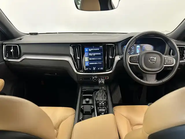 ボルボ Ｖ６０ T5 モメンタム 岡山県 2018(平30)年 3.5万km オニキスブラックP 純正SENSUSナビ/Rカメラ/本革シート/シートヒーター/Bluetooth/Apple car play/ＬＥＤヘッドライト/フルセグＴＶ/アクティブハイビーム/City Safety/Lane keeping Aid/Road Sign Information/Driver Alert/自動防眩ミラー/オートライト/オートワイパー/ブレーキＡＨ/PDC/PTG/ACC