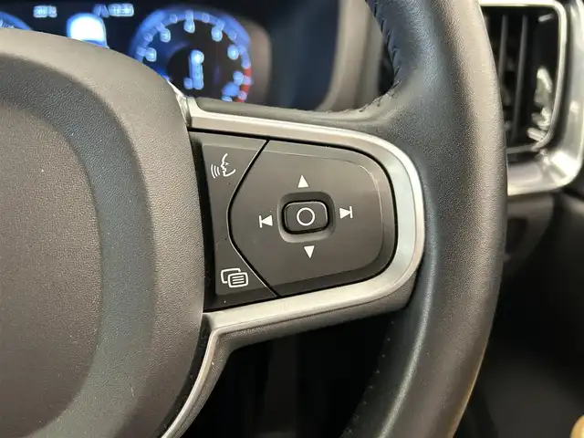 ボルボ Ｖ６０ T5 モメンタム 岡山県 2018(平30)年 3.5万km オニキスブラックP 純正SENSUSナビ/Rカメラ/本革シート/シートヒーター/Bluetooth/Apple car play/ＬＥＤヘッドライト/フルセグＴＶ/アクティブハイビーム/City Safety/Lane keeping Aid/Road Sign Information/Driver Alert/自動防眩ミラー/オートライト/オートワイパー/ブレーキＡＨ/PDC/PTG/ACC