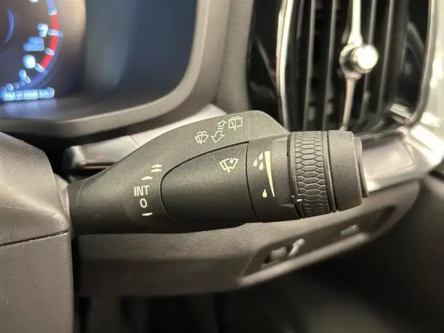 ボルボ Ｖ６０ T5 モメンタム 岡山県 2018(平30)年 3.5万km オニキスブラックP 純正SENSUSナビ/Rカメラ/本革シート/シートヒーター/Bluetooth/Apple car play/ＬＥＤヘッドライト/フルセグＴＶ/アクティブハイビーム/City Safety/Lane keeping Aid/Road Sign Information/Driver Alert/自動防眩ミラー/オートライト/オートワイパー/ブレーキＡＨ/PDC/PTG/ACC