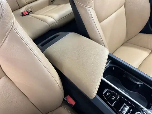 ボルボ Ｖ６０ T5 モメンタム 岡山県 2018(平30)年 3.5万km オニキスブラックP 純正SENSUSナビ/Rカメラ/本革シート/シートヒーター/Bluetooth/Apple car play/ＬＥＤヘッドライト/フルセグＴＶ/アクティブハイビーム/City Safety/Lane keeping Aid/Road Sign Information/Driver Alert/自動防眩ミラー/オートライト/オートワイパー/ブレーキＡＨ/PDC/PTG/ACC