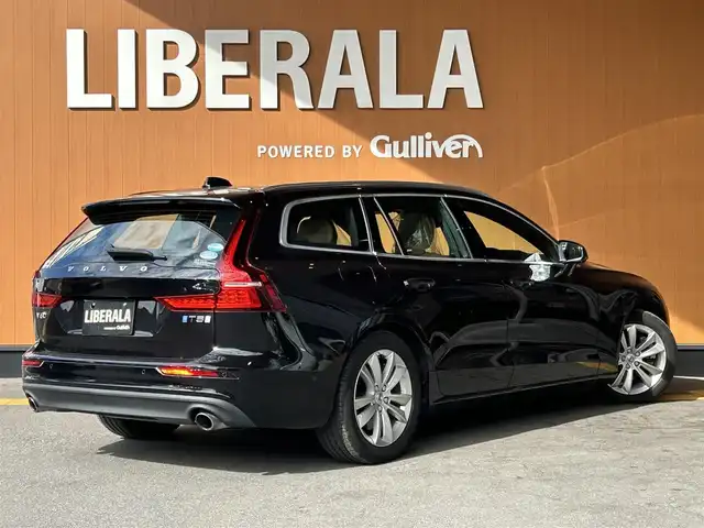 ボルボ Ｖ６０ T5 モメンタム 高知県 2018(平30)年 3.5万km オニキスブラックP INTELLISAFE/歩行者・サイクリスト・大型動物検知機能/インターセクション・サポート/対向車対応機能/ステアリング・サポート(衝突回避支援機能)/オンカミング・レーン・ミティゲーション/全車速追従機能付ACC/パイロット・アシスト/LKA/LCMA/RSI/DAC/追突時警告機能/BLIS/オートブレーキ機能付きCTA/オプション本革シート/チャコール/17インチ5ダブルスポークシルバー/LEDヘッドライト/パーク・アシスト・パイロット(縦列・並列駐車支援機能)/12.3インチ・デジタル液晶ドライバー・ディスプレイ/アンビエントライト/SENSUS　NAVIGATION/地デジ/Bカメラ/BT/AppleCarPlay/Android Auto/前席シートヒーター/保証書/取説/スペアキー/ETC