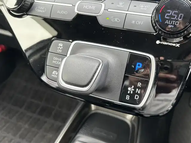 トヨタ アクア Z 宮城県 2022(令4)年 2.4万km クォーツホワイトクリスタルシャイン 登録時走行距離２３４８９ｋｍ/ワンオーナー/モデリスタエアロ/コンフォートパッケージ/ハーフレザーシート/運転席パワーシート/ヒートシーター/ステアリングヒーター/純正ディスプレイオーディオ/・Bluetooth/・USB/全方位カメラ/前後ドライブレコーダー/ETC/トヨタ　セーフティーセンス/レーダークルーズコントロール/プリクラッシュセーフティ/横滑り防止装置/クリアランスソナー/レーンキープアシスト/盗難防止装置/オートライト/オートマチックハイビーム/LED　ヘッドライト/フォグランプ/ウインカーミラー/純正フロアマット/純正16インチアルミホイール/保証書/取扱説明書/記録簿