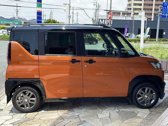 三菱 デリカミニ T プレミアム 静岡県 2024(令6)年 0.9万km オレンジⅡ 【主要装備】/デジタルインナーミラー　/アラウンドビューモニター　/純正ナビ　/マイパイロット　/両側パワースライドドア　/シートヒーター　/ステアリングヒーター　/アイドリングストップ　/ドライブレコーダー　/ＥＴＣ　/パドルシフト/純正15インチアルミホイール/プッシュスタート/スマートキー/スペアキー有り/LEDヘッドライト/取説・保証書付き