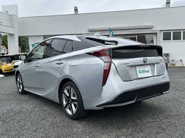 トヨタ プリウス S ツーリングセレクション 東京都 2017(平29)年 1.3万km シルバーM ワンオーナー/TOYOTAセーフティセンス/プリクラッシュセーフティ/レーンディパーチャアラート/追従型レーダークルーズコントロール/オートマチックハイビーム/ナビTV 【ワンセグTV、BT対応】/バックカメラ/ステアリングスイッチ/シートヒーター/純正ドライブレコーダー【DRT-H66A】/ビルトインETC/横滑り防止装置/電動格納ミラー/純正フロアマット/オートライト/LEDヘッドライト/純正17インチアルミホイール/保証書、取説、記録簿
