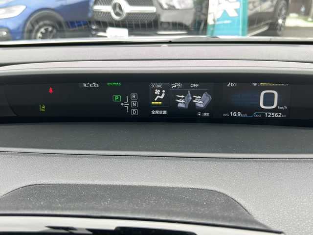 トヨタ プリウス S ツーリングセレクション 東京都 2017(平29)年 1.3万km シルバーM ワンオーナー/TOYOTAセーフティセンス/プリクラッシュセーフティ/レーンディパーチャアラート/追従型レーダークルーズコントロール/オートマチックハイビーム/ナビTV 【ワンセグTV、BT対応】/バックカメラ/ステアリングスイッチ/シートヒーター/純正ドライブレコーダー【DRT-H66A】/ビルトインETC/横滑り防止装置/電動格納ミラー/純正フロアマット/オートライト/LEDヘッドライト/純正17インチアルミホイール/保証書、取説、記録簿