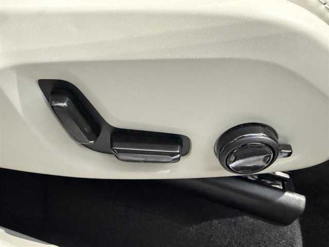 ボルボ ボルボ ＸＣ９０ アルティメットB6 AWD 静岡県 2022(令4)年 5.7万km クリスタルホワイトP 法人ワンオーナー/サンルーフ/ホワイトレザーシート/電動リアゲート/BLIS/ヘッドアップディスプレイ/Bowers&Wilkins/エアサスペンション/純正ナビ/(Googleナビ/Bluetooth/CarPlay)/衝突被害軽減システム/360°カメラ/アダプティブクルーズコントロール/パーキングアシスト/メモリー付パワーシート/シートヒーター/シートエアコン/スマートキー/保証書/取説/スペアキー