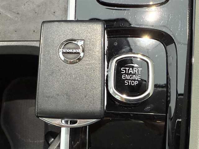 ボルボ ボルボ ＸＣ９０ アルティメットB6 AWD 静岡県 2022(令4)年 5.7万km クリスタルホワイトP 法人ワンオーナー/サンルーフ/ホワイトレザーシート/電動リアゲート/BLIS/ヘッドアップディスプレイ/Bowers&Wilkins/エアサスペンション/純正ナビ/(Googleナビ/Bluetooth/CarPlay)/衝突被害軽減システム/360°カメラ/アダプティブクルーズコントロール/パーキングアシスト/メモリー付パワーシート/シートヒーター/シートエアコン/スマートキー/保証書/取説/スペアキー