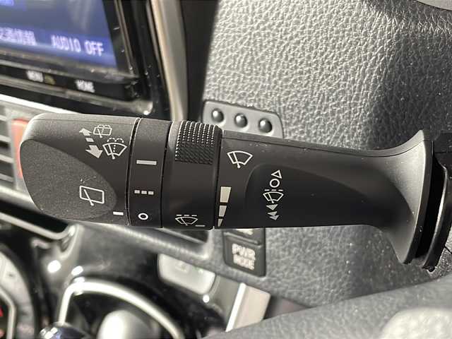 トヨタ ヴォクシー ハイブリッド ZS 煌Ⅲ 沖縄県 2021(令3)年 4万km ブラック 禁煙車　/純正9インチナビ　/両側電動パワースライドドア　/バックカメラ（Ｂｌｕｅｔｏｏｔｈ／フルセグＴＶ／ＡＭ／ＦＭ／ＣＤ／ＤＶＤ）/ビルトインＥＴＣ　/前後方向ドライブレコーダー　/前席温／冷シート/純正ドアバイザー/ステアリングリモコン