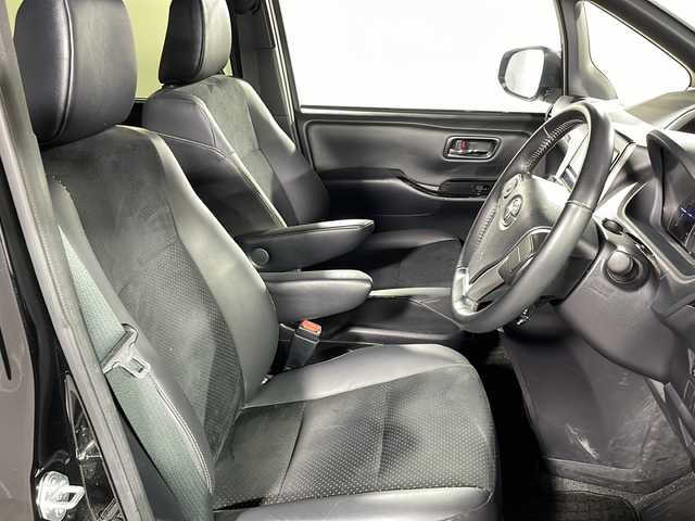 トヨタ ヴォクシー ハイブリッド ZS 煌Ⅲ 沖縄県 2021(令3)年 4万km ブラック 禁煙車　/純正9インチナビ　/両側電動パワースライドドア　/バックカメラ（Ｂｌｕｅｔｏｏｔｈ／フルセグＴＶ／ＡＭ／ＦＭ／ＣＤ／ＤＶＤ）/ビルトインＥＴＣ　/前後方向ドライブレコーダー　/前席温／冷シート/純正ドアバイザー/ステアリングリモコン