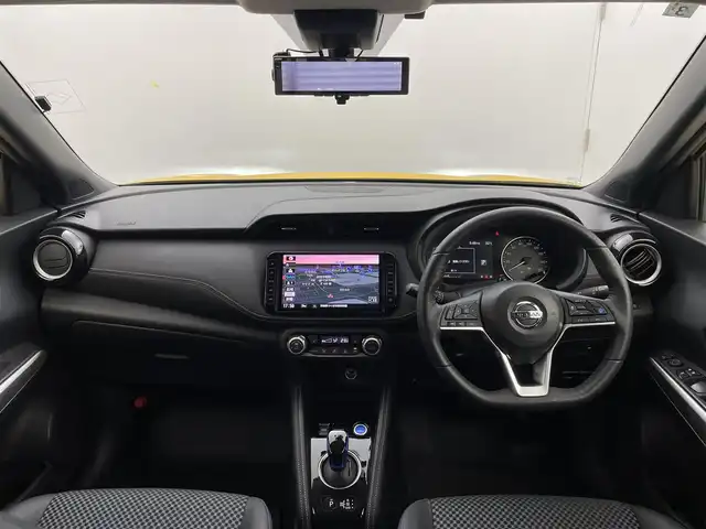日産 キックス X 茨城県 2021(令3)年 1.9万km サンライトイエロー 純正９インチメモリーナビ/フルセグＴＶ/Bluetooth対応/メーカーオプション/寒冷地仕様/ステアリングヒーター/前席シートヒーター/インテリジェントルームミラー/ビルトインＥＴＣ/セーフティアシスト/インテリジェントルームミラー/アラウンドビューモニター/ＬＥＤヘッドライト/ハイビームアシスト/純正１７インチＡＷ