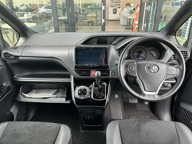 トヨタ ヴォクシー ZS 煌 栃木県 2018(平30)年 6.9万km ブラック トヨタセーフティセンス/純正10インチメモリナビ/フルセグTV/DVD/Bluetooth/MSV/純正フリップダウンモニター/バックカメラ/ETC/前後ドライブレコーダー/両側パワースライドドア/スマートキー/クルーズコントロール/ステアリングリモコン/シートバックテーブル/ロールサンシェード/LEDヘッドライト/フォグランプ/オートハイビーム/アイドリングストップ/横滑り防止装置