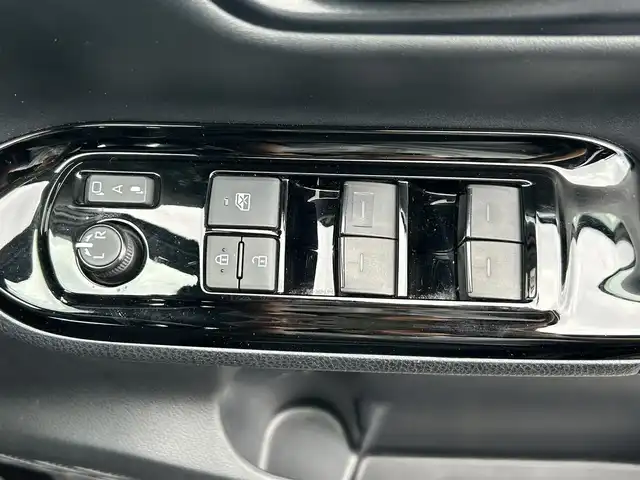 トヨタ ヴォクシー ZS 煌 栃木県 2018(平30)年 6.9万km ブラック トヨタセーフティセンス/純正10インチメモリナビ/フルセグTV/DVD/Bluetooth/MSV/純正フリップダウンモニター/バックカメラ/ETC/前後ドライブレコーダー/両側パワースライドドア/スマートキー/クルーズコントロール/ステアリングリモコン/シートバックテーブル/ロールサンシェード/LEDヘッドライト/フォグランプ/オートハイビーム/アイドリングストップ/横滑り防止装置