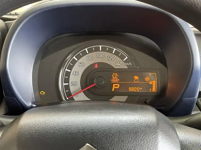 スズキ アルト L 岩手県 2023(令5)年 1万km ソフトベージュメタリック スズキセーフティサポート/デュアルカメラブレーキサポート/車線逸脱警報/誤発進抑制機能/先行車発進お知らせ機能/ハイビームアシスト/リヤパーキングセンサー/横滑り防止装置/アイドリングストップ/運転席シートヒーター/ヘッドライトレベライザー/CDオーディオ/ドライブレコーダー/オートライト/１４インチスチールホイール/純正ホイールキャップ