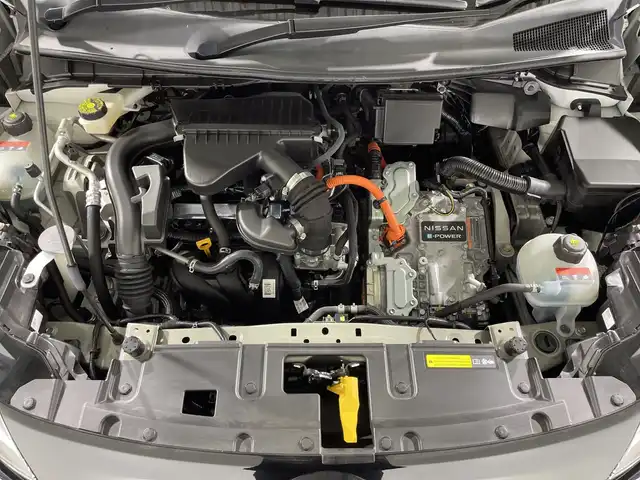 日産 オーラ G レザーエディション 神奈川県 2022(令4)年 3万km ピュアホワイトパール 純正9インチディスプレイオーディオ　/-Bluetooth フルセグTV　HDMI　Apple Car Play USB　アラウンドビューモニター　/BOSEプレミアムサウンド　/プロパイロット　/インテリジェントエマージェンシーブレーキ　/踏み間違い衝突防止防止アシスト　/標識検知機能　/前方衝突予測機能　/車線逸脱警報/ふらつき警報/車線逸脱防止支援システム/BSW/ソナー/インテリジェントルームミラー/ワイヤレス充電/シートヒーター/ステアリングヒーター/電動パーキングブレーキ/ブレーキホールド/LED/フォグランプ/SOSコール/ETC2.0/純正フロアマット