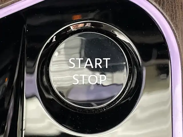 日産 オーラ G レザーエディション 神奈川県 2022(令4)年 3万km ピュアホワイトパール 純正9インチディスプレイオーディオ　/-Bluetooth フルセグTV　HDMI　Apple Car Play USB　アラウンドビューモニター　/BOSEプレミアムサウンド　/プロパイロット　/インテリジェントエマージェンシーブレーキ　/踏み間違い衝突防止防止アシスト　/標識検知機能　/前方衝突予測機能　/車線逸脱警報/ふらつき警報/車線逸脱防止支援システム/BSW/ソナー/インテリジェントルームミラー/ワイヤレス充電/シートヒーター/ステアリングヒーター/電動パーキングブレーキ/ブレーキホールド/LED/フォグランプ/SOSコール/ETC2.0/純正フロアマット