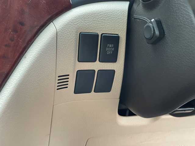 トヨタ アルファード 240X 埼玉県 2011(平23)年 10.4万km シルバーM /純正HDDナビ//フルセグTV//バックカメラ//CD/DVD/Bluetooth//片側パワースライドドア//ビルトインETC//スマートキーx2//キセノン//W.サイドエアバッグ//カーテン.ニーエアバッグ//ABS//横滑り防止装置//コーナーセンサー//バックソナー//オートライト//Fフォグランプ//プライバシーガラス//ドアバイザー//純正16インチAW//新車時保証書//取扱説明書//ナビ取説