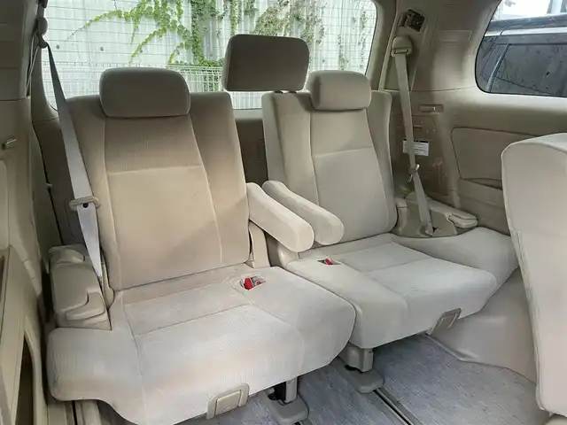 トヨタ アルファード 240X 埼玉県 2011(平23)年 10.4万km シルバーM /純正HDDナビ//フルセグTV//バックカメラ//CD/DVD/Bluetooth//片側パワースライドドア//ビルトインETC//スマートキーx2//キセノン//W.サイドエアバッグ//カーテン.ニーエアバッグ//ABS//横滑り防止装置//コーナーセンサー//バックソナー//オートライト//Fフォグランプ//プライバシーガラス//ドアバイザー//純正16インチAW//新車時保証書//取扱説明書//ナビ取説