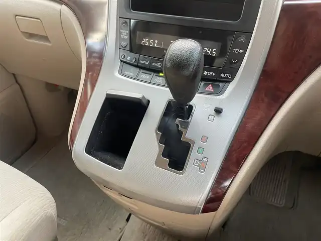 トヨタ アルファード 240X 埼玉県 2011(平23)年 10.4万km シルバーM /純正HDDナビ//フルセグTV//バックカメラ//CD/DVD/Bluetooth//片側パワースライドドア//ビルトインETC//スマートキーx2//キセノン//W.サイドエアバッグ//カーテン.ニーエアバッグ//ABS//横滑り防止装置//コーナーセンサー//バックソナー//オートライト//Fフォグランプ//プライバシーガラス//ドアバイザー//純正16インチAW//新車時保証書//取扱説明書//ナビ取説