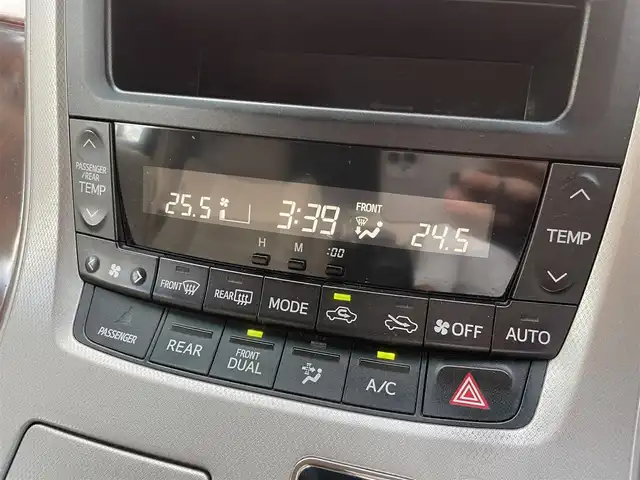 トヨタ アルファード 240X 埼玉県 2011(平23)年 10.4万km シルバーM /純正HDDナビ//フルセグTV//バックカメラ//CD/DVD/Bluetooth//片側パワースライドドア//ビルトインETC//スマートキーx2//キセノン//W.サイドエアバッグ//カーテン.ニーエアバッグ//ABS//横滑り防止装置//コーナーセンサー//バックソナー//オートライト//Fフォグランプ//プライバシーガラス//ドアバイザー//純正16インチAW//新車時保証書//取扱説明書//ナビ取説