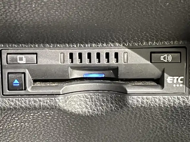 トヨタ ヤリスクロス ハイブリッド Z 愛知県 2020(令2)年 3.3万km ブラスゴールドメタリック 純正8インチディスプレイオーディオナビ/衝突軽減ブレーキ/パノラミックビューモニター/レーダークルーズコントロール/ビルトインETC/シートヒーター/LEDヘッドライト/ドライブレコーダー/ブラインドスポットモニター/ステアリングヒーター/パワーシート/電動リアゲート/フルセグTV/Bluetooth/コーナーセンサー/レーンキープアシスト/パーキングアシスト/オートハイビーム/Carplay/プッシュスタート/USB接続/スマートキー/CD/DVD再生/ミュージックプレイヤー接続/純正フロアマット/純正アルミホイール/オートライト/禁煙車/ハーフレザーシート/ウィンカーミラー/電動格納ミラー/フォグランプ/ステアリングリモコン/横滑り防止装置/ヘッドライトレベライザー/電動パーキングブレーキ/オートブレーキホールド/オートエアコン/リアクロストラフィックアラート/パーキングサポートブレーキ/ロードサインアシスト/先行車発進告知