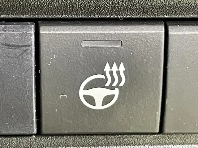 トヨタ ヤリスクロス ハイブリッド Z 愛知県 2020(令2)年 3.3万km ブラスゴールドメタリック 純正8インチディスプレイオーディオナビ/衝突軽減ブレーキ/パノラミックビューモニター/レーダークルーズコントロール/ビルトインETC/シートヒーター/LEDヘッドライト/ドライブレコーダー/ブラインドスポットモニター/ステアリングヒーター/パワーシート/電動リアゲート/フルセグTV/Bluetooth/コーナーセンサー/レーンキープアシスト/パーキングアシスト/オートハイビーム/Carplay/プッシュスタート/USB接続/スマートキー/CD/DVD再生/ミュージックプレイヤー接続/純正フロアマット/純正アルミホイール/オートライト/禁煙車/ハーフレザーシート/ウィンカーミラー/電動格納ミラー/フォグランプ/ステアリングリモコン/横滑り防止装置/ヘッドライトレベライザー/電動パーキングブレーキ/オートブレーキホールド/オートエアコン/リアクロストラフィックアラート/パーキングサポートブレーキ/ロードサインアシスト/先行車発進告知