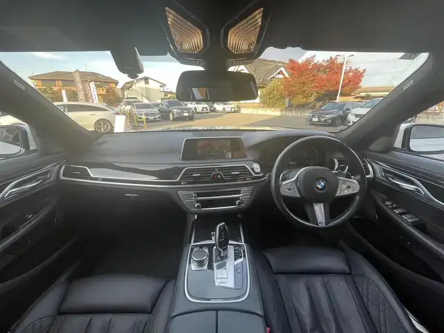 ＢＭＷ ７４０ｉ Mスポーツ 栃木県 2019(令1)年 2.8万km ミネラルホワイト サンルーフ/Harman/Kardon/インテリジェントセーフティ/コンフォートアクセス/ソフトクローズドア/ジェスチャーコントロール/ワイヤレスチャージ/ACC/パーキングアシスト/ナビ/フルセグTV/全方位カメラ/ミラーETC/黒革シート/パワーシート/全席シートヒーター/前席ベンチレーター/BMWレーザーライト/オートハイビーム/パークディスタンスコントロール/レーンキープアシスト/ブラインドスポット/ヘッドアップディスプレイ/アンビエントライト/ドライブレコーダー/ディスプレイキー