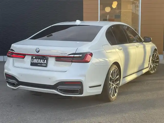 ＢＭＷ ７４０ｉ Mスポーツ 栃木県 2019(令1)年 2.8万km ミネラルホワイト サンルーフ/Harman/Kardon/インテリジェントセーフティ/コンフォートアクセス/ソフトクローズドア/ジェスチャーコントロール/ワイヤレスチャージ/ACC/パーキングアシスト/ナビ/フルセグTV/全方位カメラ/ミラーETC/黒革シート/パワーシート/全席シートヒーター/前席ベンチレーター/BMWレーザーライト/オートハイビーム/パークディスタンスコントロール/レーンキープアシスト/ブラインドスポット/ヘッドアップディスプレイ/アンビエントライト/ドライブレコーダー/ディスプレイキー