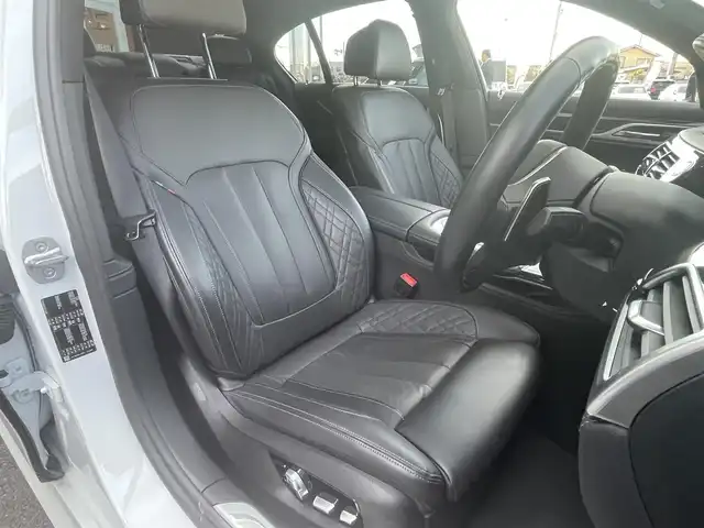 ＢＭＷ ７４０ｉ Mスポーツ 栃木県 2019(令1)年 2.8万km ミネラルホワイト サンルーフ/Harman/Kardon/インテリジェントセーフティ/コンフォートアクセス/ソフトクローズドア/ジェスチャーコントロール/ワイヤレスチャージ/ACC/パーキングアシスト/ナビ/フルセグTV/全方位カメラ/ミラーETC/黒革シート/パワーシート/全席シートヒーター/前席ベンチレーター/BMWレーザーライト/オートハイビーム/パークディスタンスコントロール/レーンキープアシスト/ブラインドスポット/ヘッドアップディスプレイ/アンビエントライト/ドライブレコーダー/ディスプレイキー