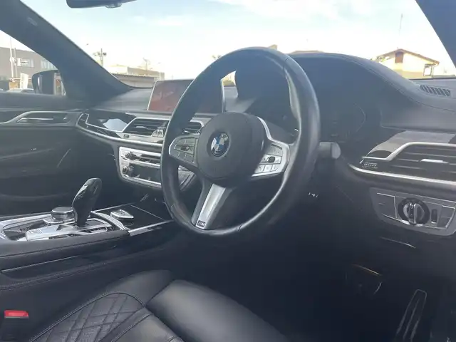 ＢＭＷ ７４０ｉ Mスポーツ 栃木県 2019(令1)年 2.8万km ミネラルホワイト サンルーフ/Harman/Kardon/インテリジェントセーフティ/コンフォートアクセス/ソフトクローズドア/ジェスチャーコントロール/ワイヤレスチャージ/ACC/パーキングアシスト/ナビ/フルセグTV/全方位カメラ/ミラーETC/黒革シート/パワーシート/全席シートヒーター/前席ベンチレーター/BMWレーザーライト/オートハイビーム/パークディスタンスコントロール/レーンキープアシスト/ブラインドスポット/ヘッドアップディスプレイ/アンビエントライト/ドライブレコーダー/ディスプレイキー