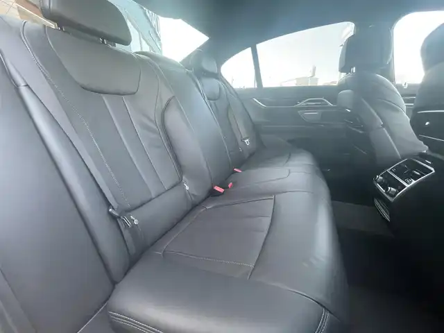 ＢＭＷ ７４０ｉ Mスポーツ 栃木県 2019(令1)年 2.8万km ミネラルホワイト サンルーフ/Harman/Kardon/インテリジェントセーフティ/コンフォートアクセス/ソフトクローズドア/ジェスチャーコントロール/ワイヤレスチャージ/ACC/パーキングアシスト/ナビ/フルセグTV/全方位カメラ/ミラーETC/黒革シート/パワーシート/全席シートヒーター/前席ベンチレーター/BMWレーザーライト/オートハイビーム/パークディスタンスコントロール/レーンキープアシスト/ブラインドスポット/ヘッドアップディスプレイ/アンビエントライト/ドライブレコーダー/ディスプレイキー