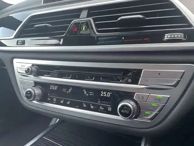 ＢＭＷ ７４０ｉ Mスポーツ 栃木県 2019(令1)年 2.8万km ミネラルホワイト サンルーフ/Harman/Kardon/インテリジェントセーフティ/コンフォートアクセス/ソフトクローズドア/ジェスチャーコントロール/ワイヤレスチャージ/ACC/パーキングアシスト/ナビ/フルセグTV/全方位カメラ/ミラーETC/黒革シート/パワーシート/全席シートヒーター/前席ベンチレーター/BMWレーザーライト/オートハイビーム/パークディスタンスコントロール/レーンキープアシスト/ブラインドスポット/ヘッドアップディスプレイ/アンビエントライト/ドライブレコーダー/ディスプレイキー