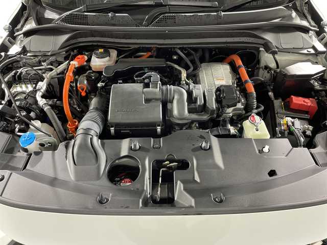 ホンダ ヴェゼル ハイブリッド e:HEV Z 神奈川県 2023(令5)年 1万km プラチナホワイトパール RSグレード海外ホンダ純正グリル/ホンダコネクト9型ディスプレイ/インターナビ/フルセグ USB　Bluetooth/ハンズフリーパワーバックドア/ETC2.0/ワイヤレス充電/後退出庫サポート/信号情報活用支援システム/ホンダセンシング/ブラインドスポットインフォメーション/衝突軽減ブレーキ/後方誤発進抑制機能/歩行者事故低減ステアリング/アダブティブクルーズコントロール/車線維持支援システム/パーキングセンサーシステム/誤発進抑制機能/近距離衝突軽減ブレーキ/路外逸脱抑制機能/先行車発進お知らせ機能/オートハイビーム/革巻きステアリング/パドルシフト/ステアリングヒーター/合皮/ファブリックコンビシート/前席シートヒーター/前後USBジャック/ダウンヒルアシストコントロール/社外前後ドライブレコーダー/電動パーキングブレーキ/オートブレーキホールド/プッシュスタート/スマートキー/LEDヘッド/フロントフォグランプ/LEDアクティブコーナリングランプ/シーケンシャルターンランプ/純正18ンチアルミホイール/