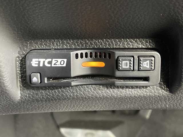 ホンダ ヴェゼル ハイブリッド e:HEV Z 神奈川県 2023(令5)年 1万km プラチナホワイトパール RSグレード海外ホンダ純正グリル/ホンダコネクト9型ディスプレイ/インターナビ/フルセグ USB　Bluetooth/ハンズフリーパワーバックドア/ETC2.0/ワイヤレス充電/後退出庫サポート/信号情報活用支援システム/ホンダセンシング/ブラインドスポットインフォメーション/衝突軽減ブレーキ/後方誤発進抑制機能/歩行者事故低減ステアリング/アダブティブクルーズコントロール/車線維持支援システム/パーキングセンサーシステム/誤発進抑制機能/近距離衝突軽減ブレーキ/路外逸脱抑制機能/先行車発進お知らせ機能/オートハイビーム/革巻きステアリング/パドルシフト/ステアリングヒーター/合皮/ファブリックコンビシート/前席シートヒーター/前後USBジャック/ダウンヒルアシストコントロール/社外前後ドライブレコーダー/電動パーキングブレーキ/オートブレーキホールド/プッシュスタート/スマートキー/LEDヘッド/フロントフォグランプ/LEDアクティブコーナリングランプ/シーケンシャルターンランプ/純正18ンチアルミホイール/