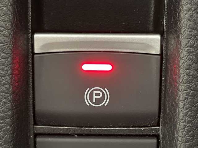 ホンダ ヴェゼル ハイブリッド e:HEV Z 神奈川県 2023(令5)年 1万km プラチナホワイトパール RSグレード海外ホンダ純正グリル/ホンダコネクト9型ディスプレイ/インターナビ/フルセグ USB　Bluetooth/ハンズフリーパワーバックドア/ETC2.0/ワイヤレス充電/後退出庫サポート/信号情報活用支援システム/ホンダセンシング/ブラインドスポットインフォメーション/衝突軽減ブレーキ/後方誤発進抑制機能/歩行者事故低減ステアリング/アダブティブクルーズコントロール/車線維持支援システム/パーキングセンサーシステム/誤発進抑制機能/近距離衝突軽減ブレーキ/路外逸脱抑制機能/先行車発進お知らせ機能/オートハイビーム/革巻きステアリング/パドルシフト/ステアリングヒーター/合皮/ファブリックコンビシート/前席シートヒーター/前後USBジャック/ダウンヒルアシストコントロール/社外前後ドライブレコーダー/電動パーキングブレーキ/オートブレーキホールド/プッシュスタート/スマートキー/LEDヘッド/フロントフォグランプ/LEDアクティブコーナリングランプ/シーケンシャルターンランプ/純正18ンチアルミホイール/