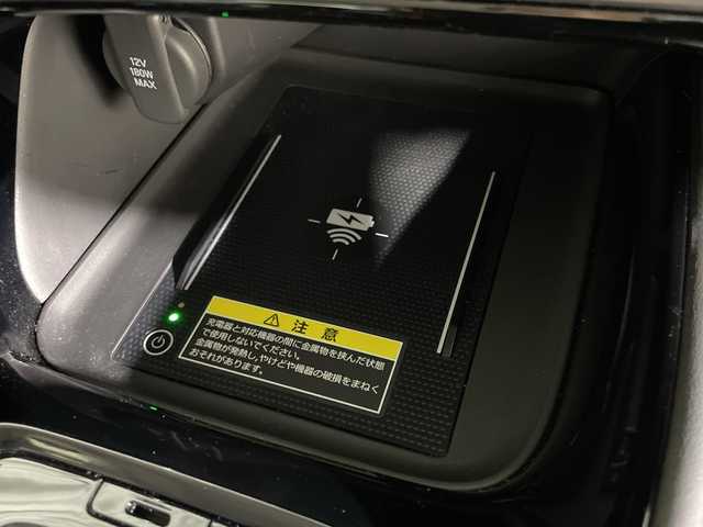 ホンダ ヴェゼル ハイブリッド e:HEV Z 神奈川県 2023(令5)年 1万km プラチナホワイトパール RSグレード海外ホンダ純正グリル/ホンダコネクト9型ディスプレイ/インターナビ/フルセグ USB　Bluetooth/ハンズフリーパワーバックドア/ETC2.0/ワイヤレス充電/後退出庫サポート/信号情報活用支援システム/ホンダセンシング/ブラインドスポットインフォメーション/衝突軽減ブレーキ/後方誤発進抑制機能/歩行者事故低減ステアリング/アダブティブクルーズコントロール/車線維持支援システム/パーキングセンサーシステム/誤発進抑制機能/近距離衝突軽減ブレーキ/路外逸脱抑制機能/先行車発進お知らせ機能/オートハイビーム/革巻きステアリング/パドルシフト/ステアリングヒーター/合皮/ファブリックコンビシート/前席シートヒーター/前後USBジャック/ダウンヒルアシストコントロール/社外前後ドライブレコーダー/電動パーキングブレーキ/オートブレーキホールド/プッシュスタート/スマートキー/LEDヘッド/フロントフォグランプ/LEDアクティブコーナリングランプ/シーケンシャルターンランプ/純正18ンチアルミホイール/