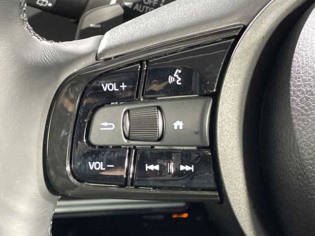 ホンダ ヴェゼル ハイブリッド e:HEV Z 神奈川県 2023(令5)年 1万km プラチナホワイトパール RSグレード海外ホンダ純正グリル/ホンダコネクト9型ディスプレイ/インターナビ/フルセグ USB　Bluetooth/ハンズフリーパワーバックドア/ETC2.0/ワイヤレス充電/後退出庫サポート/信号情報活用支援システム/ホンダセンシング/ブラインドスポットインフォメーション/衝突軽減ブレーキ/後方誤発進抑制機能/歩行者事故低減ステアリング/アダブティブクルーズコントロール/車線維持支援システム/パーキングセンサーシステム/誤発進抑制機能/近距離衝突軽減ブレーキ/路外逸脱抑制機能/先行車発進お知らせ機能/オートハイビーム/革巻きステアリング/パドルシフト/ステアリングヒーター/合皮/ファブリックコンビシート/前席シートヒーター/前後USBジャック/ダウンヒルアシストコントロール/社外前後ドライブレコーダー/電動パーキングブレーキ/オートブレーキホールド/プッシュスタート/スマートキー/LEDヘッド/フロントフォグランプ/LEDアクティブコーナリングランプ/シーケンシャルターンランプ/純正18ンチアルミホイール/