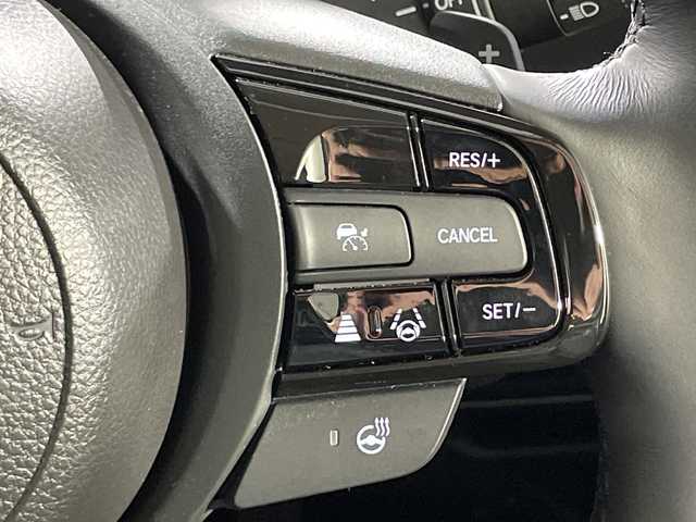 ホンダ ヴェゼル ハイブリッド e:HEV Z 神奈川県 2023(令5)年 1万km プラチナホワイトパール RSグレード海外ホンダ純正グリル/ホンダコネクト9型ディスプレイ/インターナビ/フルセグ USB　Bluetooth/ハンズフリーパワーバックドア/ETC2.0/ワイヤレス充電/後退出庫サポート/信号情報活用支援システム/ホンダセンシング/ブラインドスポットインフォメーション/衝突軽減ブレーキ/後方誤発進抑制機能/歩行者事故低減ステアリング/アダブティブクルーズコントロール/車線維持支援システム/パーキングセンサーシステム/誤発進抑制機能/近距離衝突軽減ブレーキ/路外逸脱抑制機能/先行車発進お知らせ機能/オートハイビーム/革巻きステアリング/パドルシフト/ステアリングヒーター/合皮/ファブリックコンビシート/前席シートヒーター/前後USBジャック/ダウンヒルアシストコントロール/社外前後ドライブレコーダー/電動パーキングブレーキ/オートブレーキホールド/プッシュスタート/スマートキー/LEDヘッド/フロントフォグランプ/LEDアクティブコーナリングランプ/シーケンシャルターンランプ/純正18ンチアルミホイール/