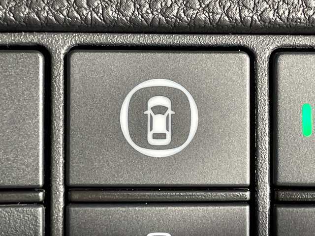 ホンダ ヴェゼル ハイブリッド e:HEV Z 神奈川県 2023(令5)年 1万km プラチナホワイトパール RSグレード海外ホンダ純正グリル/ホンダコネクト9型ディスプレイ/インターナビ/フルセグ USB　Bluetooth/ハンズフリーパワーバックドア/ETC2.0/ワイヤレス充電/後退出庫サポート/信号情報活用支援システム/ホンダセンシング/ブラインドスポットインフォメーション/衝突軽減ブレーキ/後方誤発進抑制機能/歩行者事故低減ステアリング/アダブティブクルーズコントロール/車線維持支援システム/パーキングセンサーシステム/誤発進抑制機能/近距離衝突軽減ブレーキ/路外逸脱抑制機能/先行車発進お知らせ機能/オートハイビーム/革巻きステアリング/パドルシフト/ステアリングヒーター/合皮/ファブリックコンビシート/前席シートヒーター/前後USBジャック/ダウンヒルアシストコントロール/社外前後ドライブレコーダー/電動パーキングブレーキ/オートブレーキホールド/プッシュスタート/スマートキー/LEDヘッド/フロントフォグランプ/LEDアクティブコーナリングランプ/シーケンシャルターンランプ/純正18ンチアルミホイール/