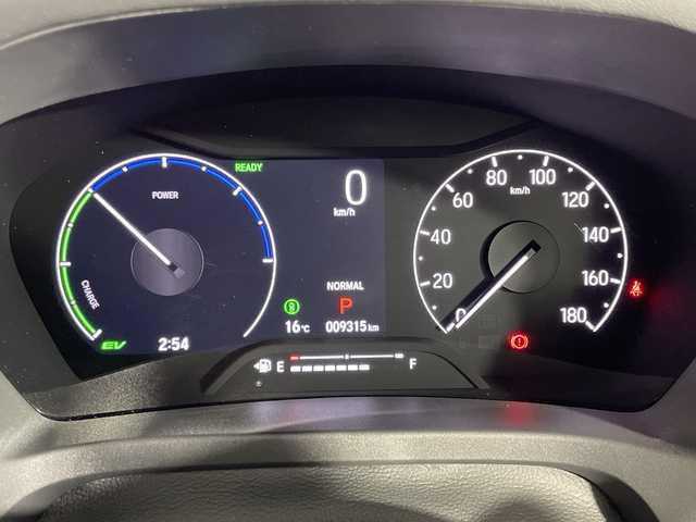 ホンダ ヴェゼル ハイブリッド e:HEV Z 神奈川県 2023(令5)年 1万km プラチナホワイトパール RSグレード海外ホンダ純正グリル/ホンダコネクト9型ディスプレイ/インターナビ/フルセグ USB　Bluetooth/ハンズフリーパワーバックドア/ETC2.0/ワイヤレス充電/後退出庫サポート/信号情報活用支援システム/ホンダセンシング/ブラインドスポットインフォメーション/衝突軽減ブレーキ/後方誤発進抑制機能/歩行者事故低減ステアリング/アダブティブクルーズコントロール/車線維持支援システム/パーキングセンサーシステム/誤発進抑制機能/近距離衝突軽減ブレーキ/路外逸脱抑制機能/先行車発進お知らせ機能/オートハイビーム/革巻きステアリング/パドルシフト/ステアリングヒーター/合皮/ファブリックコンビシート/前席シートヒーター/前後USBジャック/ダウンヒルアシストコントロール/社外前後ドライブレコーダー/電動パーキングブレーキ/オートブレーキホールド/プッシュスタート/スマートキー/LEDヘッド/フロントフォグランプ/LEDアクティブコーナリングランプ/シーケンシャルターンランプ/純正18ンチアルミホイール/