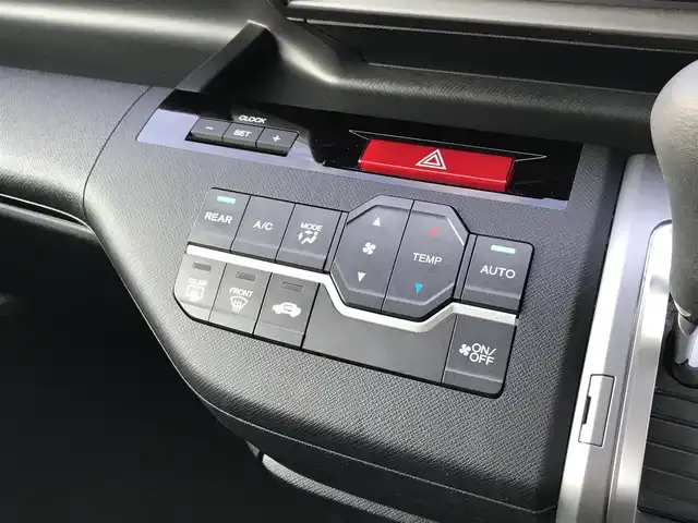 ホンダ ステップワゴン スパーダ S 鳥取県 2014(平26)年 4.5万km プレミアムスパークルブラックパール 純正9インチナビ/フルセグ/DVD/CD/BT/バックカメラ/ビルトインETC/クルーズコントロール/キセノンライト/フォグライト/両側パワースライドドア/純正16インチアルミホイール/スマートキー/アイドリングストップ/フロアマット/ドアバイザー/保証書・取扱説明書/スペアキー