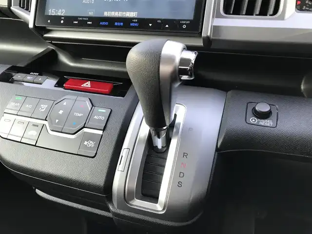 ホンダ ステップワゴン スパーダ S 鳥取県 2014(平26)年 4.5万km プレミアムスパークルブラックパール 純正9インチナビ/フルセグ/DVD/CD/BT/バックカメラ/ビルトインETC/クルーズコントロール/キセノンライト/フォグライト/両側パワースライドドア/純正16インチアルミホイール/スマートキー/アイドリングストップ/フロアマット/ドアバイザー/保証書・取扱説明書/スペアキー