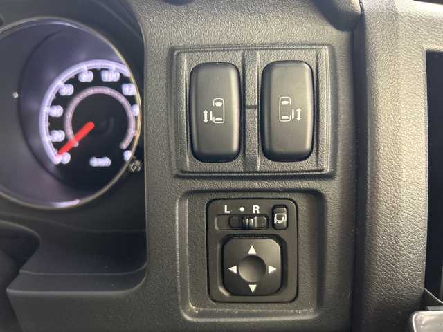 三菱 デリカＤ：５ アクティブギア 大分県 2018(平30)年 7万km アイガーグレーM/ダイヤモンドブラックマイカ 7人乗り/5インチリフトアップ車/社外リアガード/社外サイドステップ/社外ナビ　型式:NX617W/(フルセグTV、DVD再生可、BT対応)/バックカメラ/社外フリップダウンモニター/両側電動スライドドア/ETC/社外デジタルインナーミラー(ドラレコ機能付)/オートライト/HIDヘッドライト/フォグランプ/社外サスペンション/社外16インチアルミホイール(RAYS)