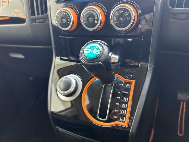 三菱 デリカＤ：５ アクティブギア 大分県 2018(平30)年 7万km アイガーグレーM/ダイヤモンドブラックマイカ 7人乗り/5インチリフトアップ車/社外リアガード/社外サイドステップ/社外ナビ　型式:NX617W/(フルセグTV、DVD再生可、BT対応)/バックカメラ/社外フリップダウンモニター/両側電動スライドドア/ETC/社外デジタルインナーミラー(ドラレコ機能付)/オートライト/HIDヘッドライト/フォグランプ/社外サスペンション/社外16インチアルミホイール(RAYS)