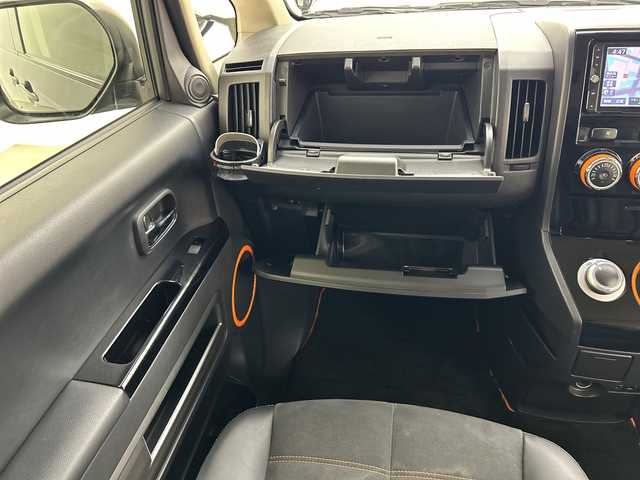 三菱 デリカＤ：５ アクティブギア 大分県 2018(平30)年 7万km アイガーグレーM/ダイヤモンドブラックマイカ 7人乗り/5インチリフトアップ車/社外リアガード/社外サイドステップ/社外ナビ　型式:NX617W/(フルセグTV、DVD再生可、BT対応)/バックカメラ/社外フリップダウンモニター/両側電動スライドドア/ETC/社外デジタルインナーミラー(ドラレコ機能付)/オートライト/HIDヘッドライト/フォグランプ/社外サスペンション/社外16インチアルミホイール(RAYS)