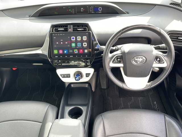 トヨタ プリウス Sセーフティプラス 三重県 2017(平29)年 11.3万km アティチュードブラックマイカ 禁煙/ATOTOディスプレイオーディオ/前方ドラレコ/ビルトインETC/レザーシート/HUD/クルーズコントロール/レーンキープアシスト/前後クリアランスソナー/プリクラッシュ/パーキングアシスト/革巻きステア/LEDオートライト/LEDフォグランプ/オートリトラウィンカーミラー