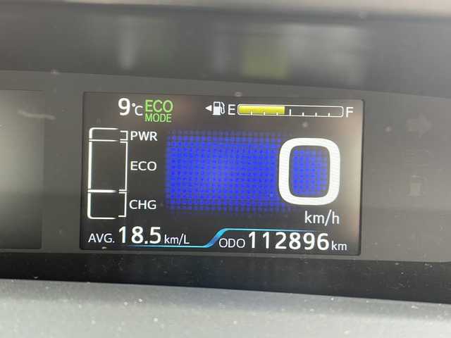 トヨタ プリウス Sセーフティプラス 三重県 2017(平29)年 11.3万km アティチュードブラックマイカ 禁煙/ATOTOディスプレイオーディオ/前方ドラレコ/ビルトインETC/レザーシート/HUD/クルーズコントロール/レーンキープアシスト/前後クリアランスソナー/プリクラッシュ/パーキングアシスト/革巻きステア/LEDオートライト/LEDフォグランプ/オートリトラウィンカーミラー