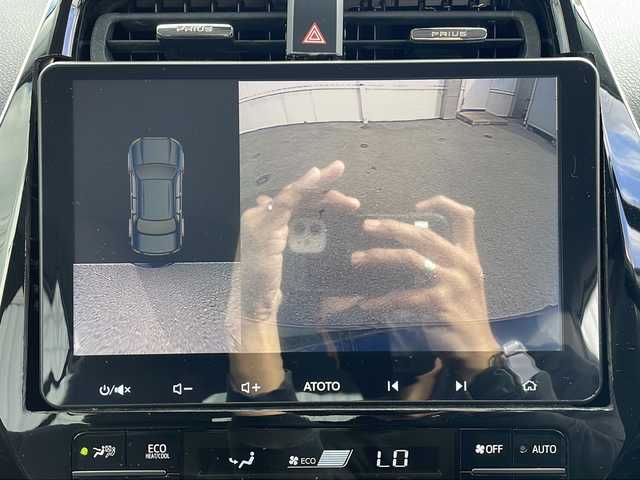 トヨタ プリウス Sセーフティプラス 三重県 2017(平29)年 11.3万km アティチュードブラックマイカ 禁煙/ATOTOディスプレイオーディオ/前方ドラレコ/ビルトインETC/レザーシート/HUD/クルーズコントロール/レーンキープアシスト/前後クリアランスソナー/プリクラッシュ/パーキングアシスト/革巻きステア/LEDオートライト/LEDフォグランプ/オートリトラウィンカーミラー