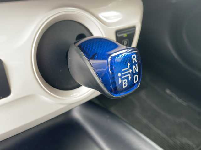 トヨタ プリウス Sセーフティプラス 三重県 2017(平29)年 11.3万km アティチュードブラックマイカ 禁煙/ATOTOディスプレイオーディオ/前方ドラレコ/ビルトインETC/レザーシート/HUD/クルーズコントロール/レーンキープアシスト/前後クリアランスソナー/プリクラッシュ/パーキングアシスト/革巻きステア/LEDオートライト/LEDフォグランプ/オートリトラウィンカーミラー