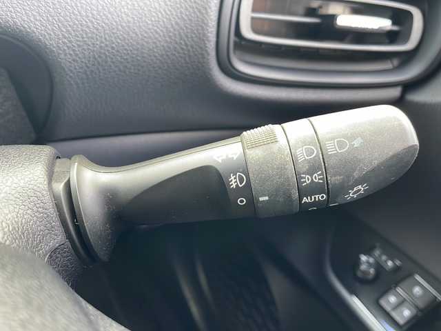 トヨタ プリウス Sセーフティプラス 三重県 2017(平29)年 11.3万km アティチュードブラックマイカ 禁煙/ATOTOディスプレイオーディオ/前方ドラレコ/ビルトインETC/レザーシート/HUD/クルーズコントロール/レーンキープアシスト/前後クリアランスソナー/プリクラッシュ/パーキングアシスト/革巻きステア/LEDオートライト/LEDフォグランプ/オートリトラウィンカーミラー